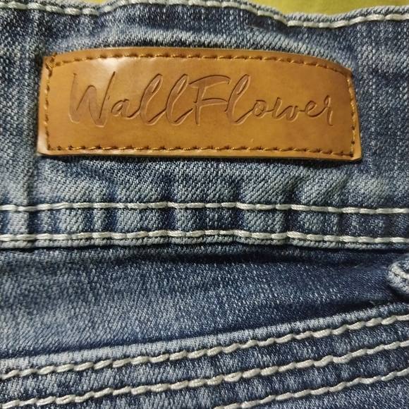 WallfowerBlue Jean Shorts Classic Cutoff Style - Picture 4 of 5